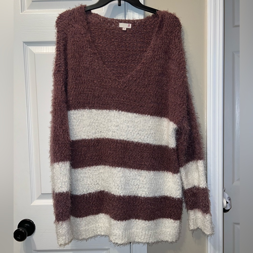 Women’s SO sweater size XL